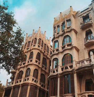EL MODERNISMO Y EL LEGADO DE GAUDÍ